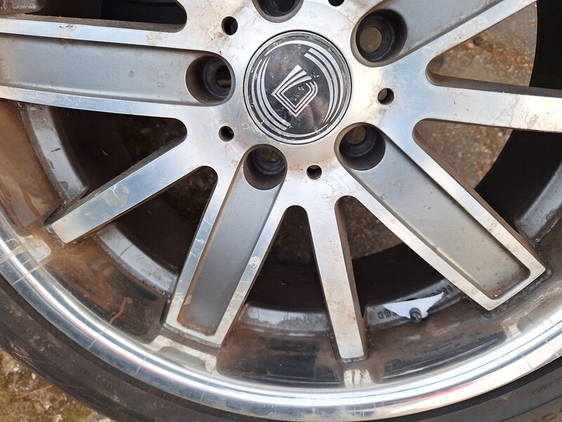 Photo 4 - Light alloy R18 rims