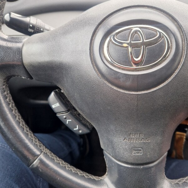 Фотография 8 - Toyota Yaris Terra 2003 г