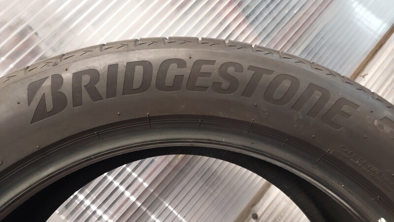 Фотография 3 - Bridgestone Alenza 001 R20 летние шины для автомобилей