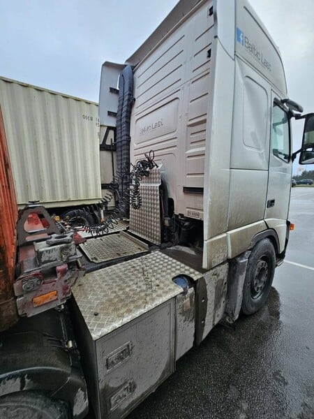 Photo 6 - Volvo 480 2008 y Semi-trailer truck