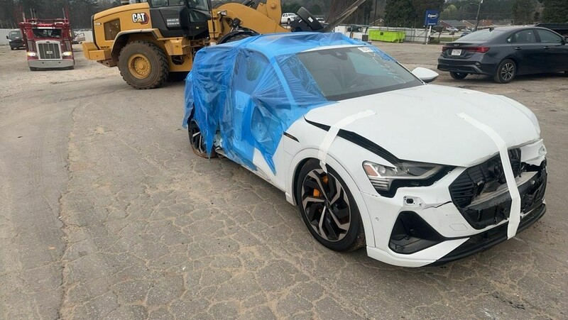 Audi E-tron 2022 г Внедорожник
