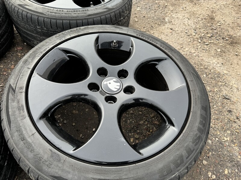 Photo 3 - Skoda Siunciam, 7.5J ET51 light alloy R17 rims