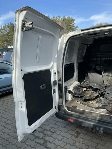 Photo 7 - Nissan Nv200 2015 y parts