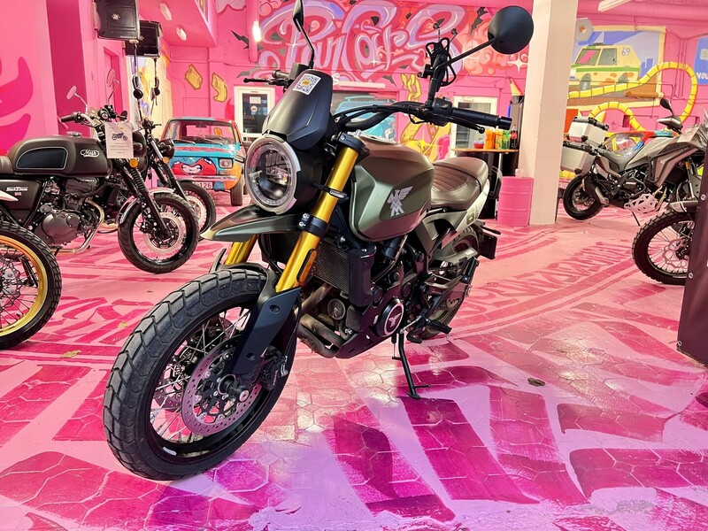 Nuotrauka 7 - Moto Morini Seiemmezzo SCR 2024 m Klasikinis / Streetbike motociklas