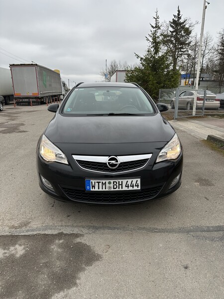 Opel Astra Essentia 2012 y