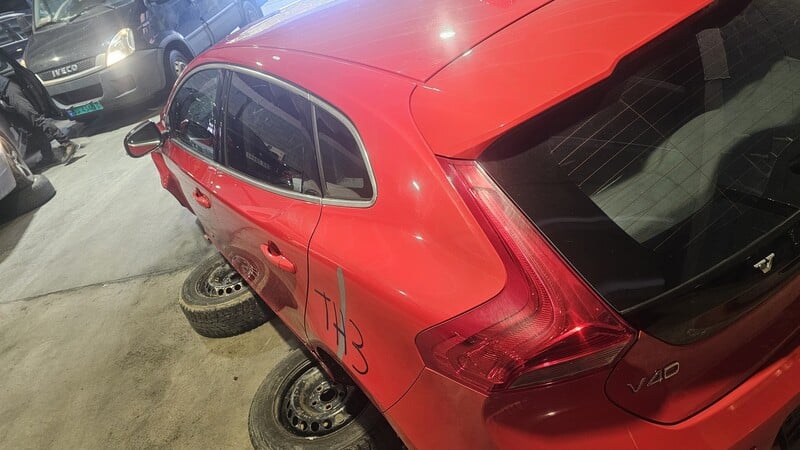 Photo 4 - Volvo V40 2013 y parts