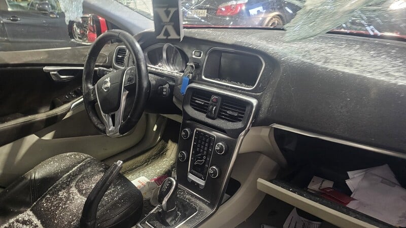 Photo 5 - Volvo V40 2013 y parts