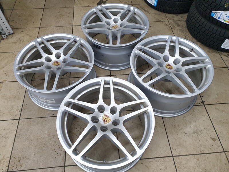 Light alloy R18 rims