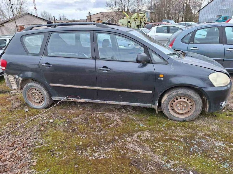 Photo 3 - Toyota Avensis Verso 2005 y parts