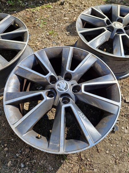 Photo 2 - Skoda Yeti light alloy R17 rims