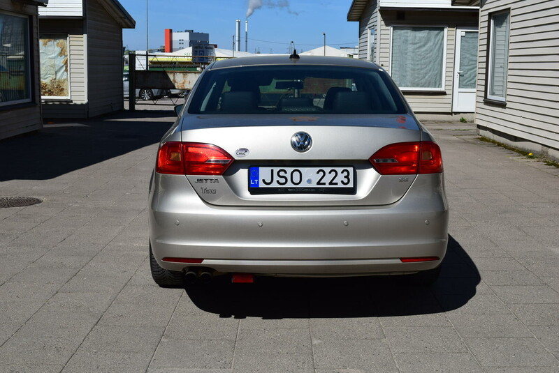 Фотография 6 - Volkswagen Jetta 2014 г Седан