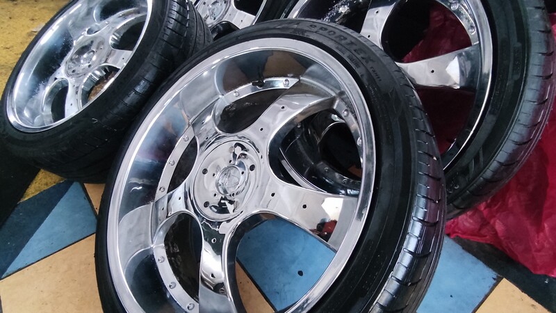 Photo 3 - Light alloy R24 rims