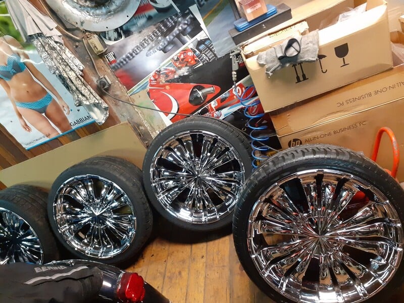 Photo 7 - 300C light alloy R22 rims