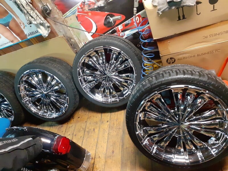 Photo 8 - 300C light alloy R22 rims