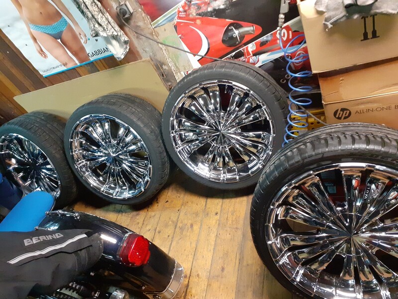 Photo 9 - 300C light alloy R22 rims