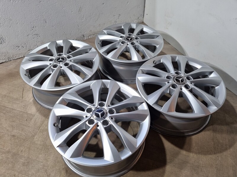 Mercedes-Benz C klasė, W205 C 300 light alloy R17 rims