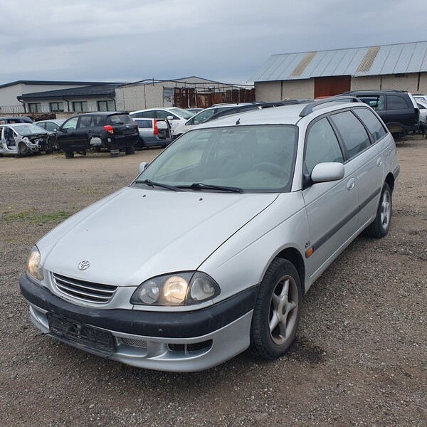 Photo 1 - Toyota Avensis 2001 y parts