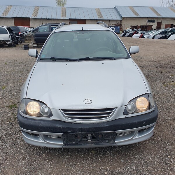 Photo 3 - Toyota Avensis 2001 y parts