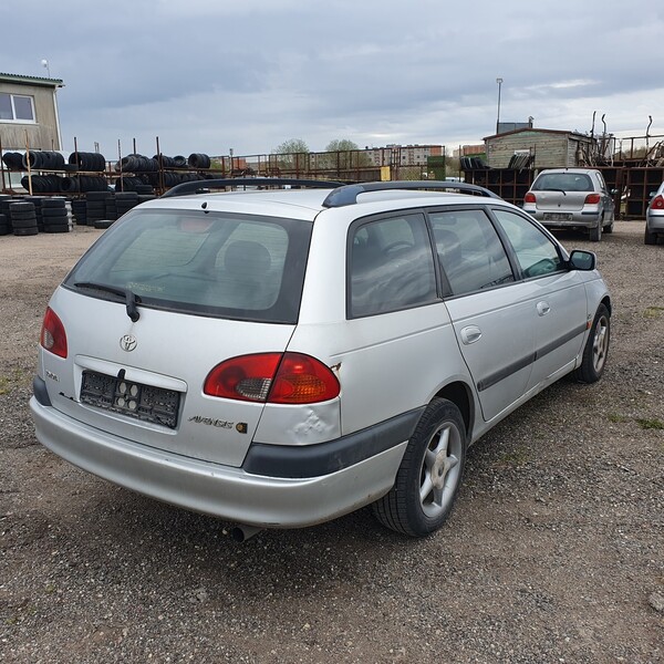 Photo 4 - Toyota Avensis 2001 y parts
