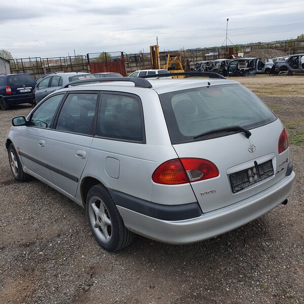 Photo 6 - Toyota Avensis 2001 y parts
