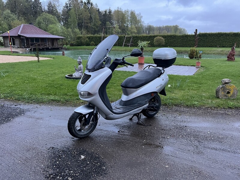 Peugeot Elyseo 2002 y Scooter / moped
