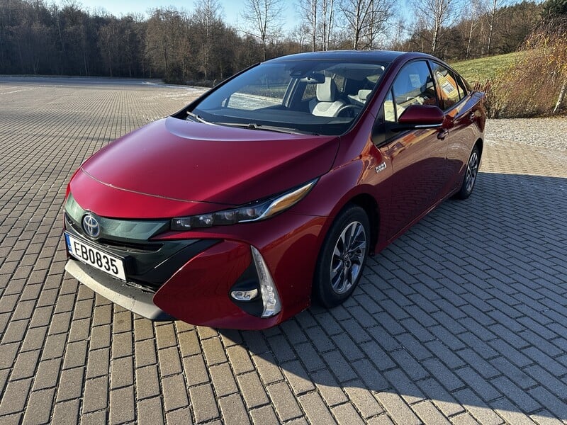 Photo 2 - Toyota Prius 2019 y Sedan