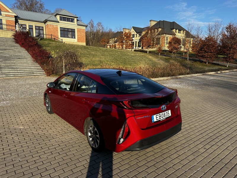 Photo 5 - Toyota Prius 2019 y Sedan