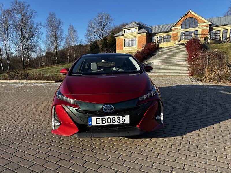 Photo 19 - Toyota Prius 2019 y Sedan