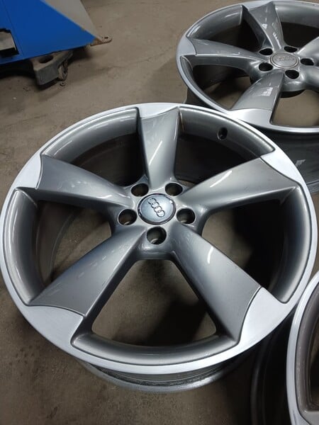 Photo 4 - Audi light alloy R20 rims