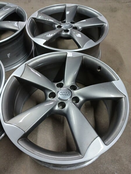 Photo 5 - Audi light alloy R20 rims