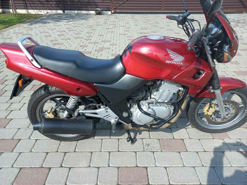 Photo 3 - Honda CB 2001 y Classical / Streetbike motorcycle