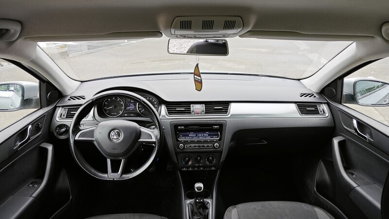 Photo 9 - Skoda RAPID 2014 y Hatchback