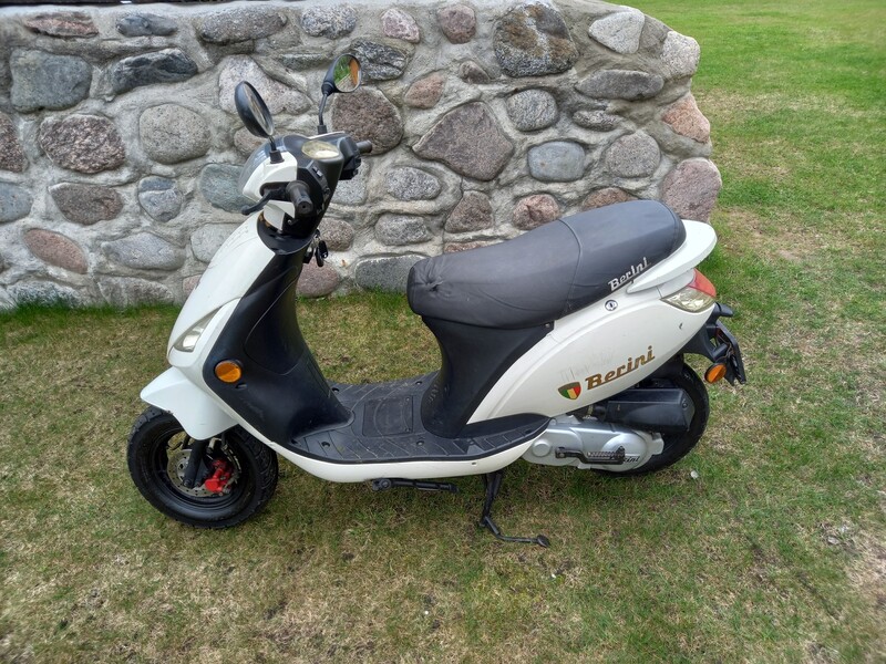 Benelli 2015 y Scooter / moped