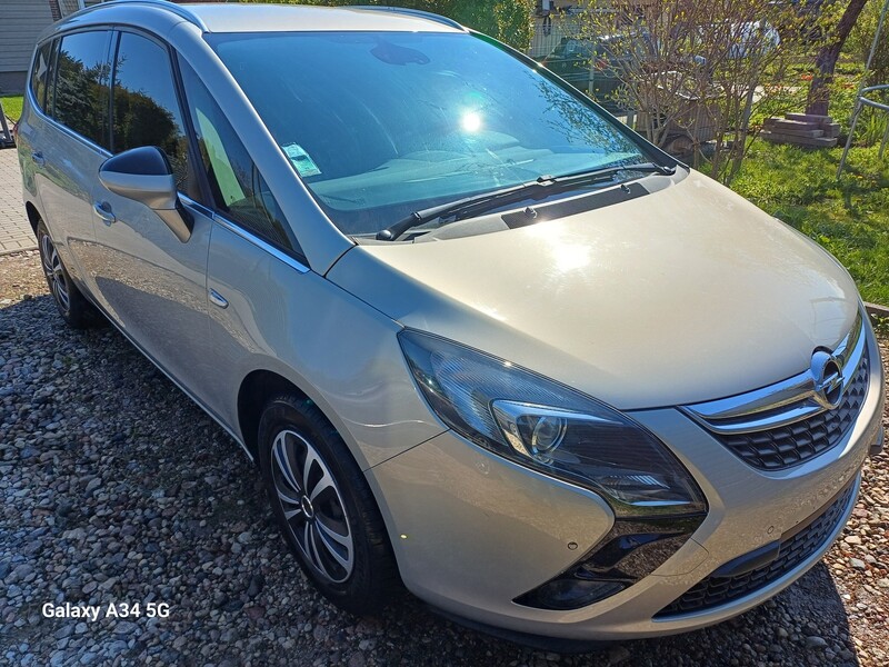 Opel Zafira C 2013 y