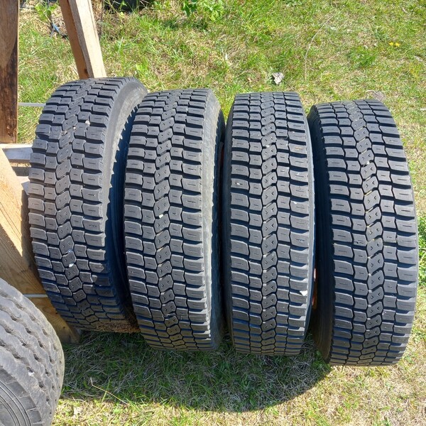 R17.5 universal tyres trucks and buses