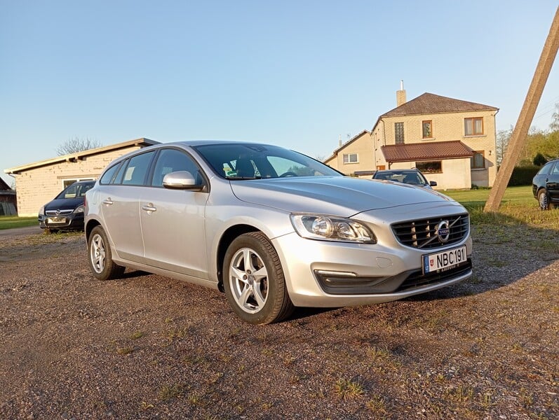 Фотография 3 - Volvo V60 2016 г Универсал