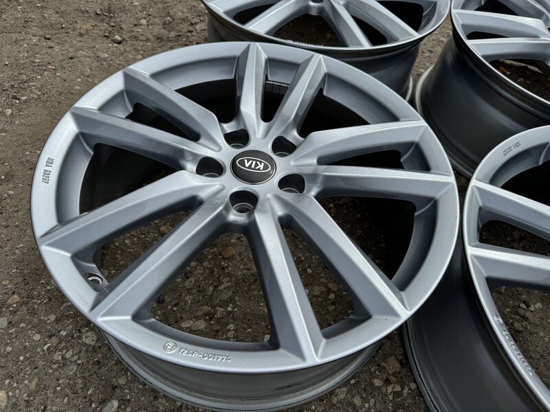 Photo 2 - Kia R19 light alloy rims