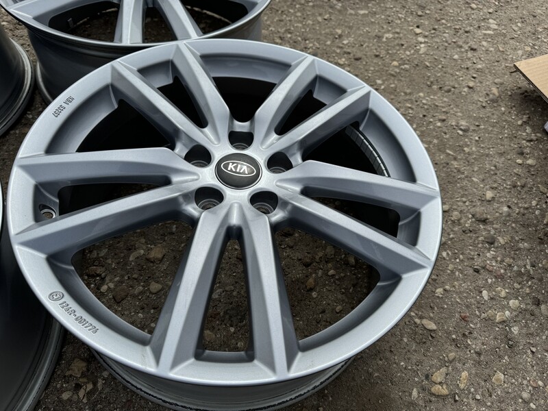 Photo 3 - Kia R19 light alloy rims