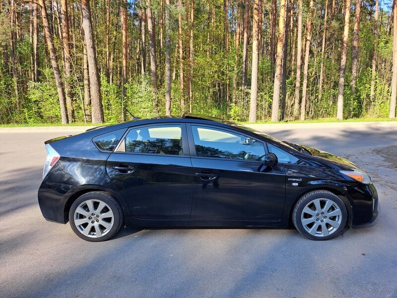 Фотография 7 - Toyota Prius 2012 г Хэтчбек