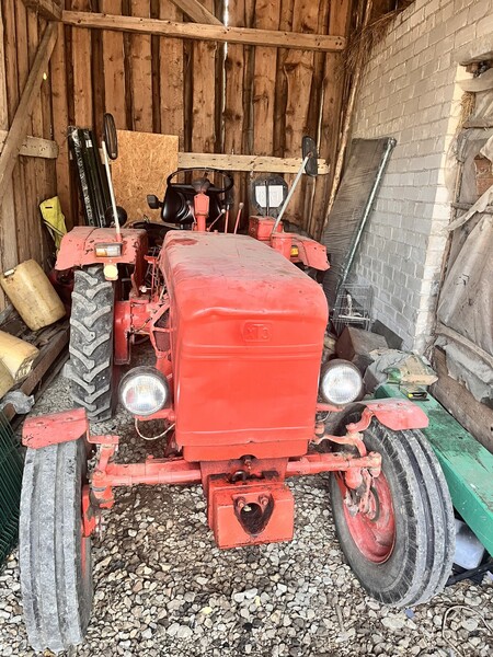 T25 1982 y Tractor