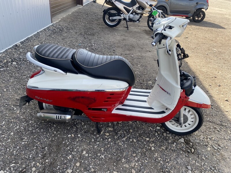Photo 2 - Peugeot 2016 y Scooter / moped