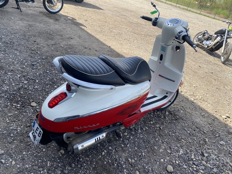Photo 3 - Peugeot 2016 y Scooter / moped
