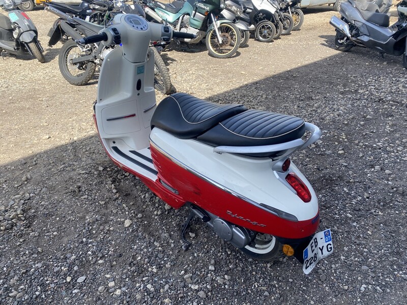 Photo 4 - Peugeot 2016 y Scooter / moped