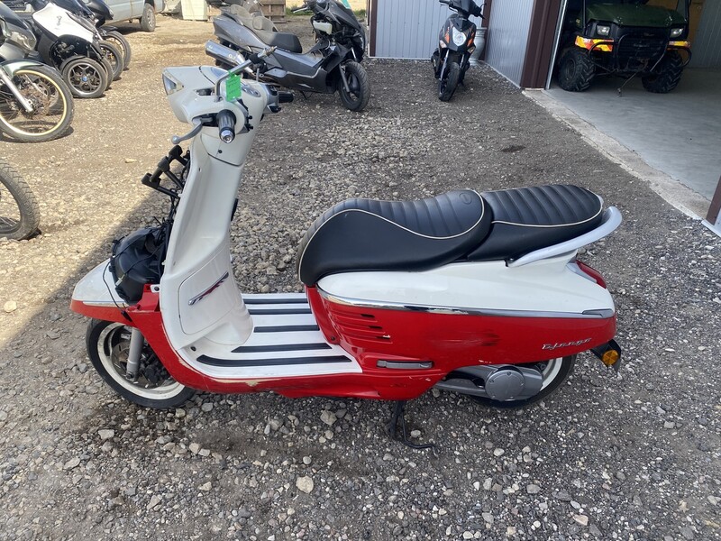 Photo 5 - Peugeot 2016 y Scooter / moped