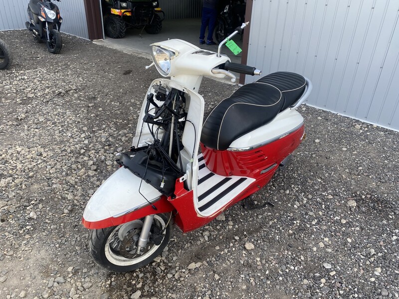 Photo 6 - Peugeot 2016 y Scooter / moped
