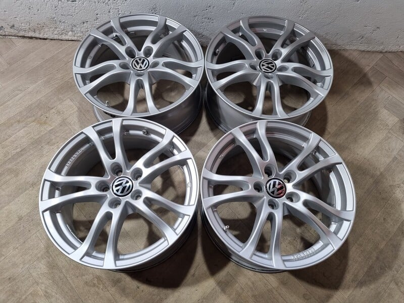 Photo 2 - Volkswagen Touran, Golf R17 Golf light alloy R17 rims