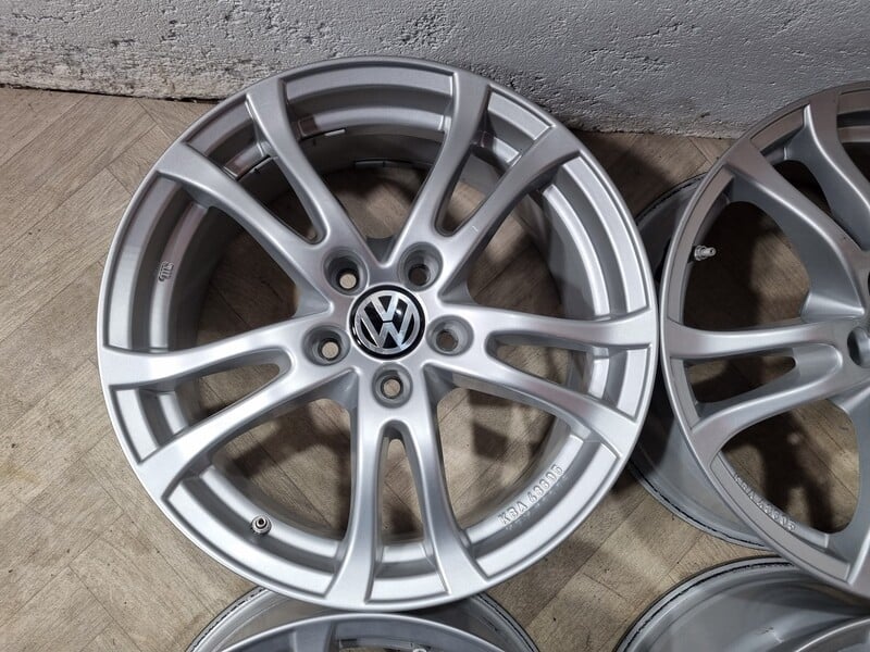 Photo 5 - Volkswagen Touran, Golf R17 Golf light alloy R17 rims