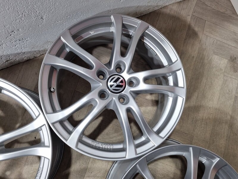 Photo 6 - Volkswagen Touran, Golf R17 Golf light alloy R17 rims