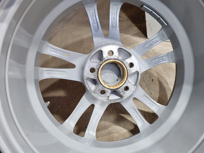 Photo 10 - Volkswagen Touran, Golf R17 Golf light alloy R17 rims