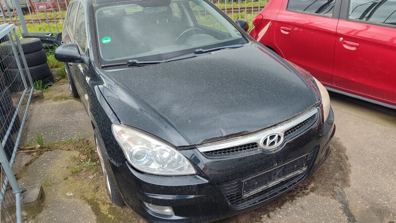 Photo 2 - Hyundai i30 CRDi Classic + 2008 y